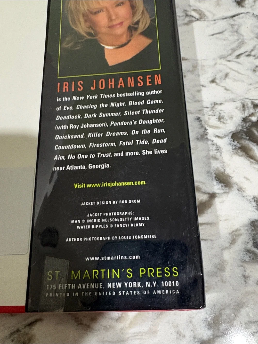 3 Hardcover books Iris Johansen Thriller Collection - Orange, Red, Blue Covers